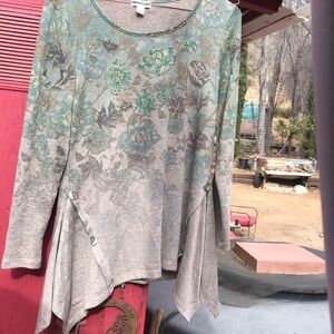 Floral Patterned Women's Top in Green and Beige